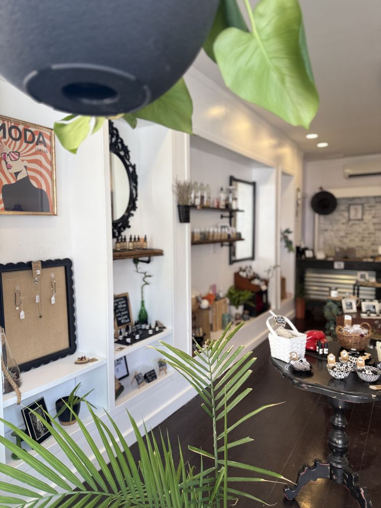 Full Moon Blends  Logo