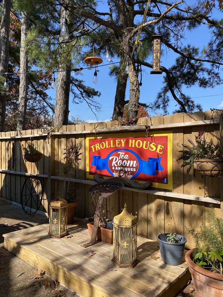 The Trolley House Tea Room & Antiques Logo