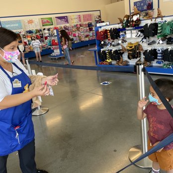 Build-A-Bear Workshop - Employee teaching the kiddos what to do with the hearts. - Toy Stores Near Me - Orange, California