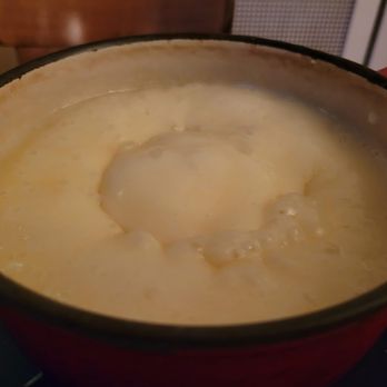 Le Dézaley - Notre Fondue au Fromage (Cheese Fondue) - Fondue Near Me - Zürich, ZH Le Dézaley - Notre Fondue au Fromage (Cheese Fondue) - Fondue Near Me - Zürich, ZH