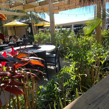 Pop's Sunset Grill - Outdoor patio - Seafood Near Me - Nokomis, Florida