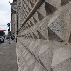 Palazzo dei Diamanti