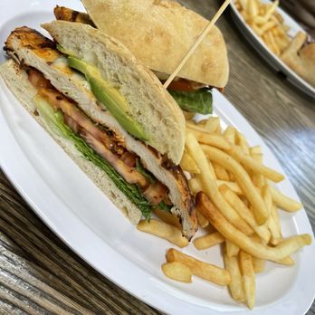 Wild Oak Cafe - Grilled Chicken Sandwich - Cafes Near Me - Glendale, California