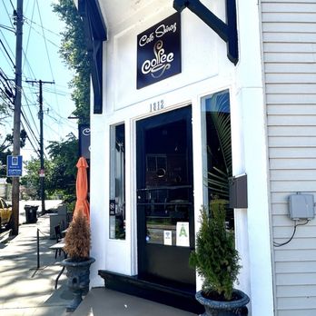 Cafe Shiraz - Front door entrance - Cafes Near Me - Louisville, Kentucky Cafe Shiraz - Front door entrance - Cafes Near Me - Louisville, Kentucky
