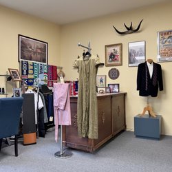 Alterations by Armando - Suite 9 is a welcoming space.