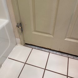 Comfort Inn - Bathroom door