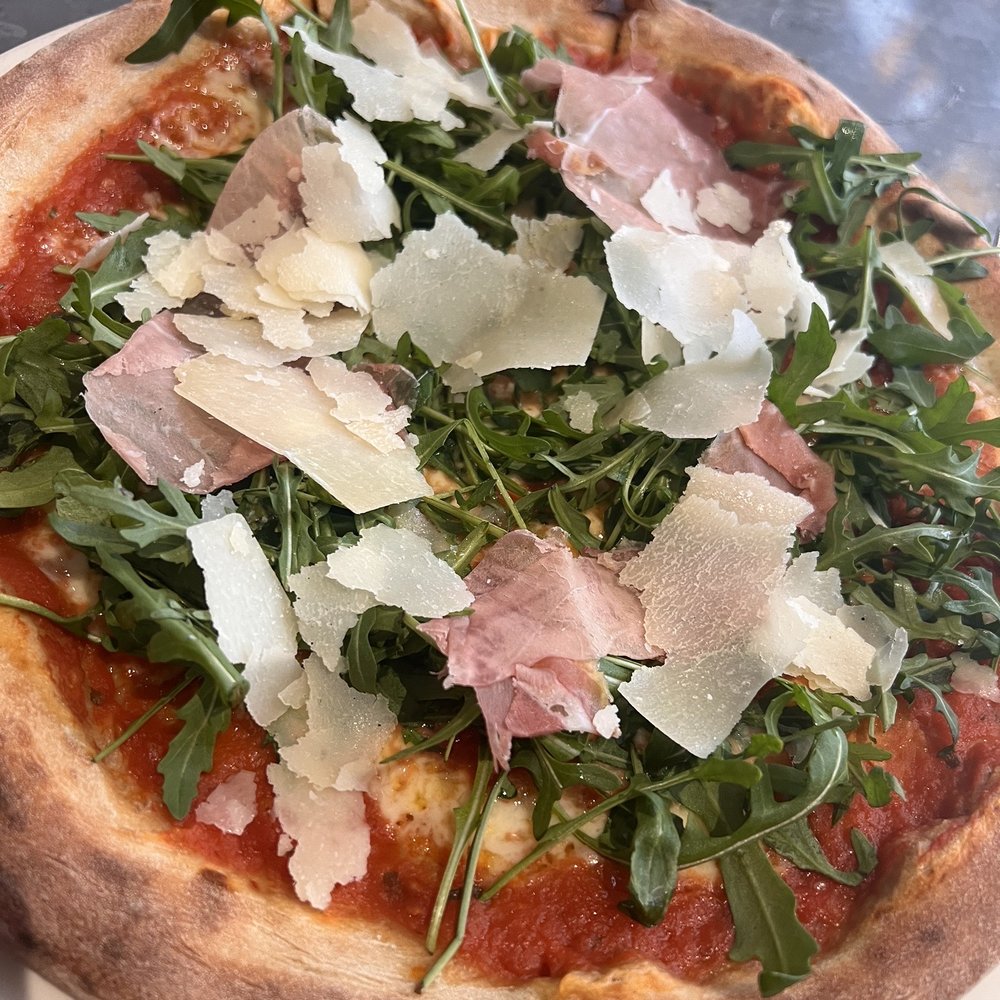 Prosciutto pizza