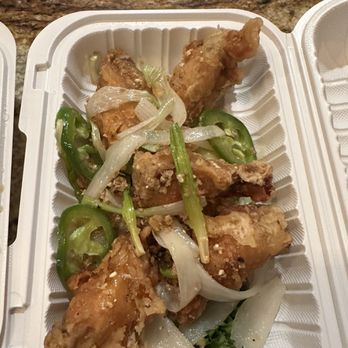 Broth & Beyond - Salted and pepper chicken wings ( cnh g mui tiu) ( 6pcs ) - Soup Near Me - Santee, California