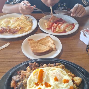 Denny's - The Strawberry Crepes start and soon finished and my Santa Fe Skillet. - Diners Near Me - Miami Gardens, Florida Denny's - The Strawberry Crepes start and soon finished and my Santa Fe Skillet. - Diners Near Me - Miami Gardens, Florida