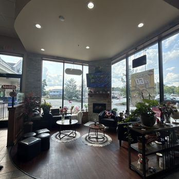 Nardelli's Grinder Shoppe - Clean and cozy dining area with comfortable seating, large windows, and a welcoming atmosphere. - Sandwiches Near Me - Torrington, Connecticut Nardelli's Grinder Shoppe - Clean and cozy dining area with comfortable seating, large windows, and a welcoming atmosphere. - Sandwiches Near Me - Torrington, Connecticut
