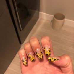 Queen Spa and Nails - Sunflowers for Post Malone