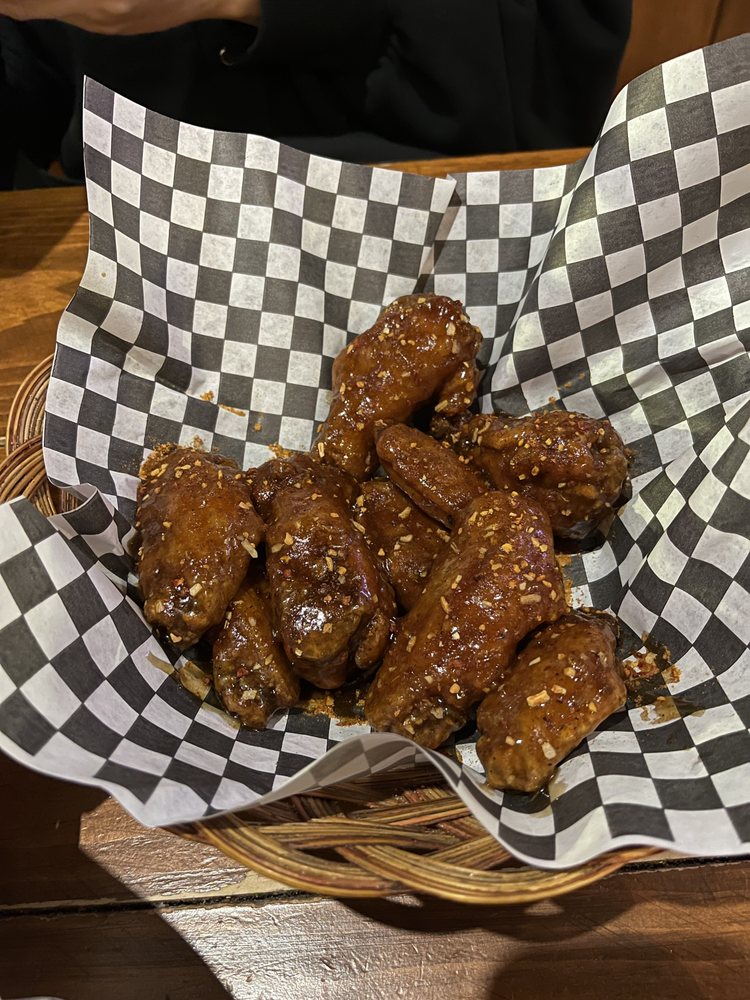 HOUSE OF WINGS Updated September 2024 19 Photos & 29 Reviews 2501