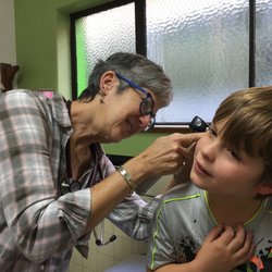 Kiwi Pediatrics - Dr Robin at work