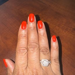 Gel manicure by Linh