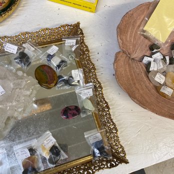 Jeffrey's Antique Co Op Mall - super cheap crystals!! $1-5 ! - Antiques Near Me - Lunenburg, Massachusetts