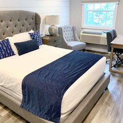 Airlie - Queen Bed Room