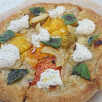 True Food Kitchen - Heirloom tomato pizza - Vegetarian Near Me - Pasadena, California True Food Kitchen - Heirloom tomato pizza - Vegetarian Near Me - Pasadena, California