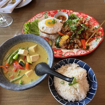 Thai Table - Green Curry with Chicken Stir fry chicken special - Thai Near Me - Berkeley, California Thai Table - Green Curry with Chicken Stir fry chicken special - Thai Near Me - Berkeley, California
