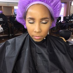 Lash Out Loud Spa & Natural Juice Bar - Makeup application