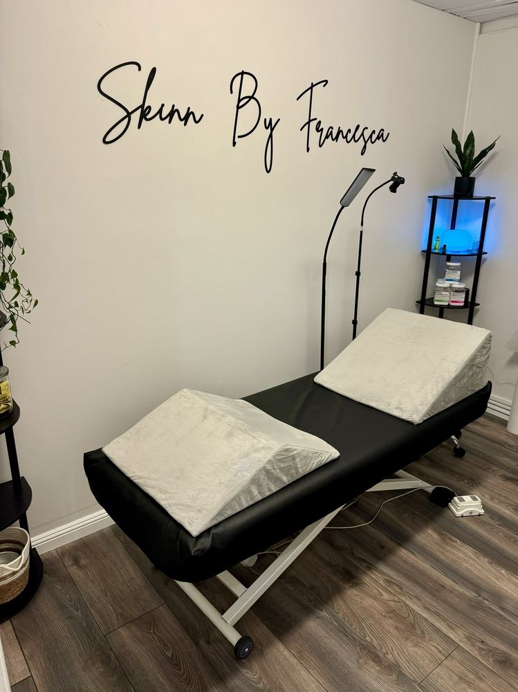 Skinn By Francesca Logo