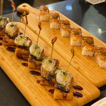 The Flying Fish - Torched sushi and sushi pizza - Japanese Near Me - Richmond Hill, Ontario