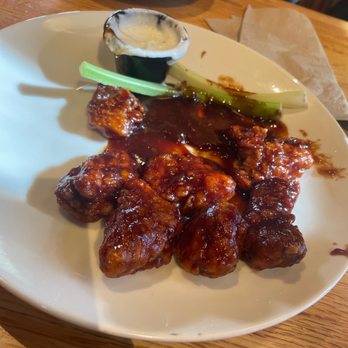 Applebee's Grill + Bar - Boneless wings aka nuggets - American Near Me - Elizabeth, New Jersey