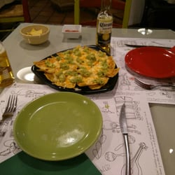 la Cantina Mejicana - Nachos con queso y guacamole, estaban riquisimos y además te llenan un monton!