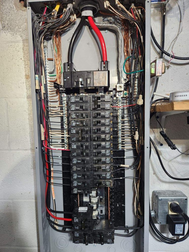 Slide of Arias Electrical Services