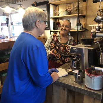 Mountains Top Coffee Shop - Espresso bar - Ice Cream & Frozen Yogurt Near Me - Brownsville, California