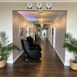 The Tanning Hut - Massage chairs