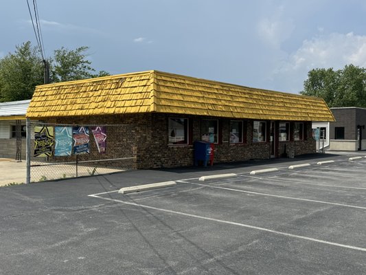 Frank's Backyard BBQ by null