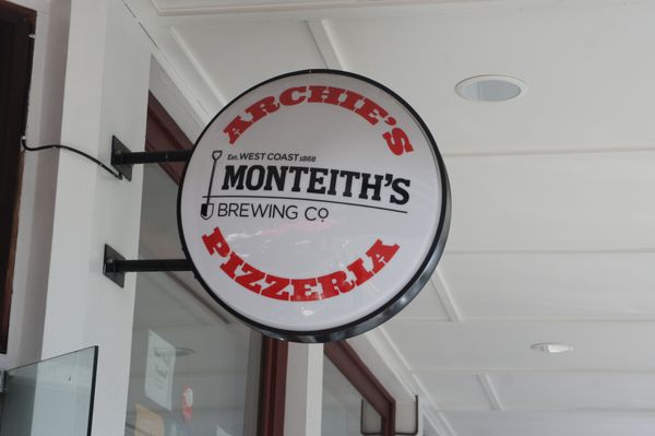 Archie's Restaurant & Pizzeria by null