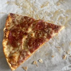 This is the best pizza in the Glendale. Thin crust, zests sauce and toppings. Crunchy and very tasty. A must try if you prefer thin crust