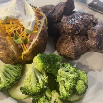 Crooners Lounge - Steak tips - New American Near Me - Fort Scott, Kansas Crooners Lounge - Steak tips - New American Near Me - Fort Scott, Kansas