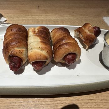Dave & Buster's Ala Moana - Pretzel Dogs - Arcades Near Me - Honolulu, Hawaii