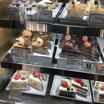 Paris Baguette - Selection of cake slices - Bakeries Near Me - Philadelphia, Pennsylvania Paris Baguette - Selection of cake slices - Bakeries Near Me - Philadelphia, Pennsylvania