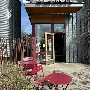 A la Mode Pies Ballard - Bakeries Near Me - Seattle, Washington