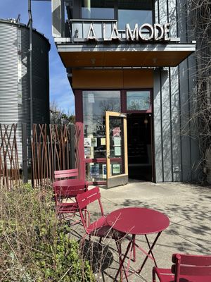 A la Mode Pies by null