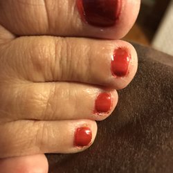 Gold Star Nails - I saw the photo in the review from 11 months ago and figured it was a bad day and that with this much time, it would be better. Not really.