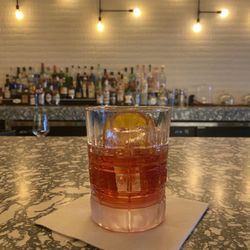 West End Bar & Lounge - Roxanne