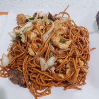 Venus - House mixed chow mein - Cantonese Near Me - Covina, California