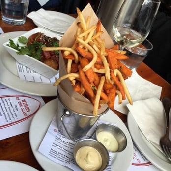Simmzy's - American Near Me - Manhattan Beach, California