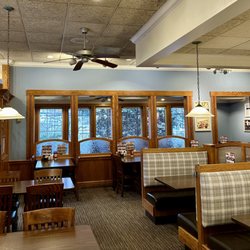Bob Evans - Seating area