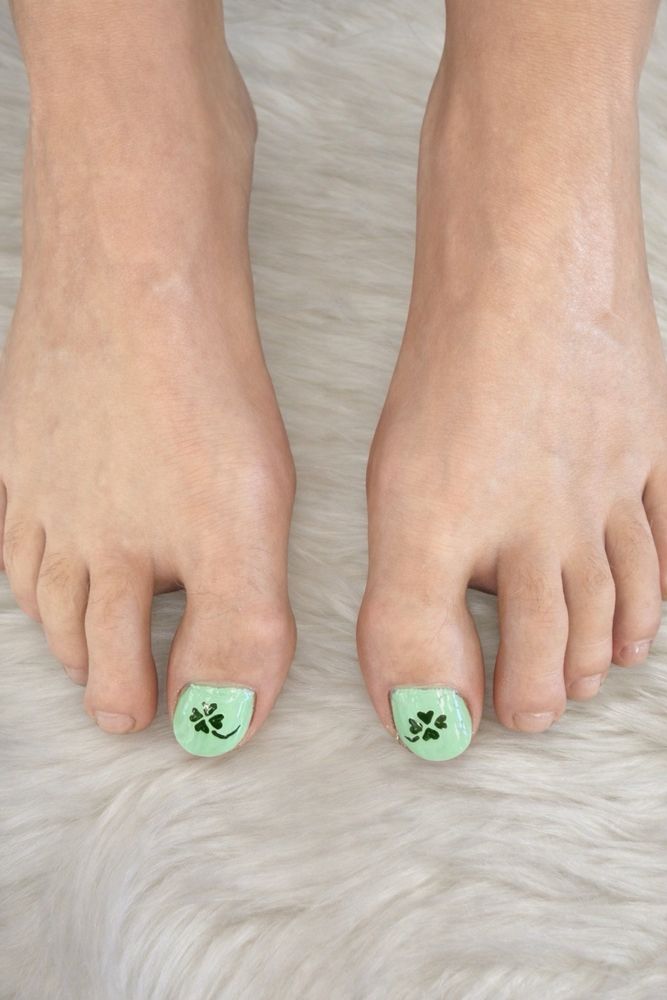 Foxy Nails Logo