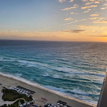 Secrets The Vine Cancun - Beautiful Cancun sunrise at The Vine - Hotels Near Me - Cancún, ROO