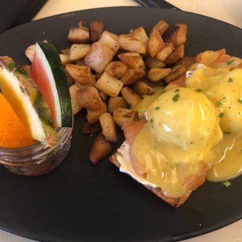 La Signature - a plate of food with eggs benedict and fruit - Breakfast & Brunch Near Me - Quebec City, Quebec