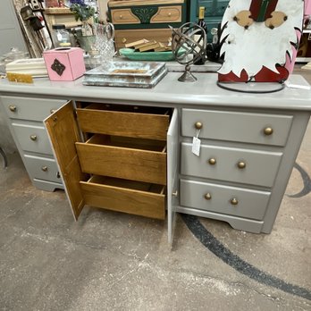 Vintage Back Roads - One of the three in the drawer set. Again, I'm in love with the drawers in the middle! - Used, Vintage & Consignment Near Me - Katy, Texas Vintage Back Roads - One of the three in the drawer set. Again, I'm in love with the drawers in the middle! - Used, Vintage & Consignment Near Me - Katy, Texas