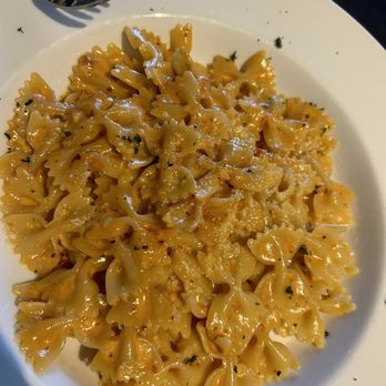 Buzzetta’s Italian Cafe - Benedetto's Farfelle - Italian Near Me - Chesterfield, Missouri