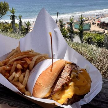 Crystal Cove Shake Shack - Cove Deluxe Cheeseburger - American Near Me - Newport Coast, California