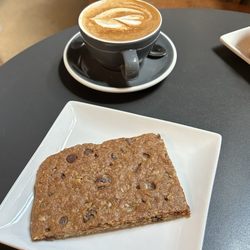 Vegan cookie and Oatmilk latte